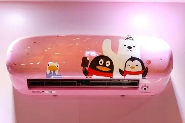 我在qq上认识，一个人买cf英雄武器每个武器只有100园是真的吗？